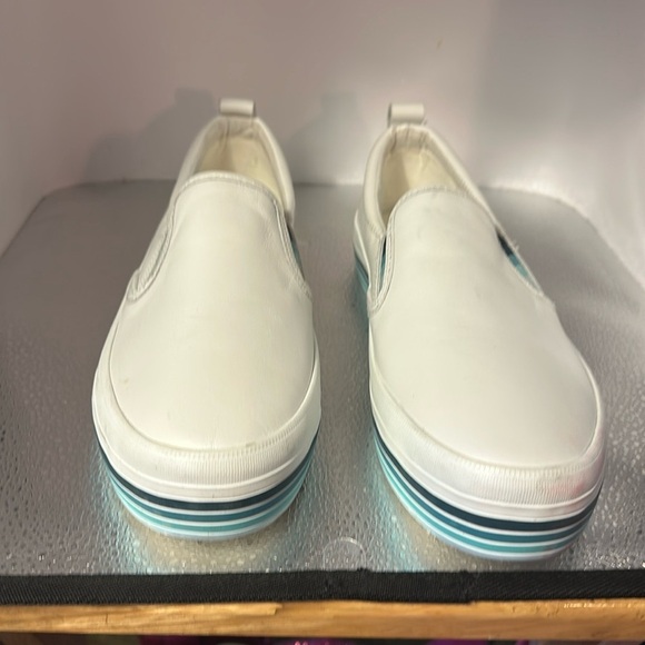 SPERRY beautiful white flat loafers. Size 9 1/2. - Picture 1 of 9